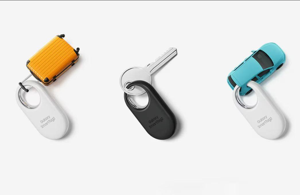 Para los más despistados, el Galaxy SmartTag2 está pensado al milímetro para poder ponerlo a todo eso que no quieres perder y llevarlo sin complicaciones. Su clasificación IP67 lo convierte en resistente al agua y al polvo, tiene hasta 500 días de batería, o incluso hasta un 40% más si lo pones en el modo de ahorrar energía y te da acceso en remoto a tus dispositivos IoT. Con la forma de un simple llavera, nunca más volverá a perder nada o lo encontrarás de la forma más sencilla, localizándolo desde tu móvil. Está disponible en distintos colores y su precio parte de los 39 euros.