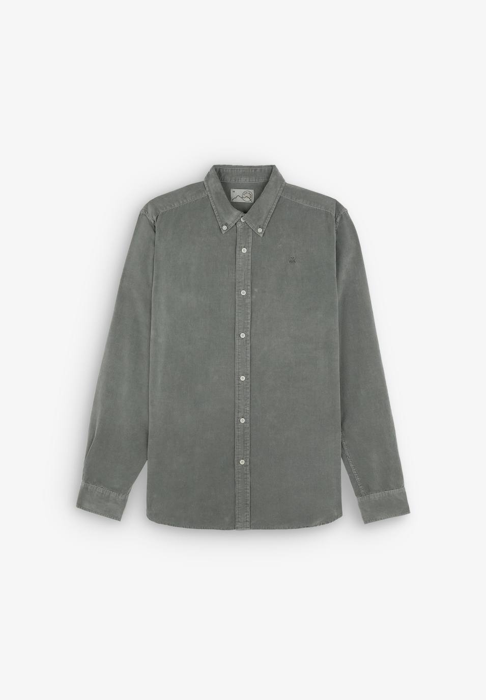 Una camisa no puede faltar en esta lista de regalos y si además es de Scalpers, una de las marcas masculinas del momento, el acierto está garantizado. Esta camisa de micropana pertenece además a la colección HO2PE, una cápsula sostenible donde prevalece lo ecológicamente responsable: tejidos reciclados y orgánicos confeccionados en procesos de fabricación comprometidos con el medio ambiente. Está realizada con algodón orgánico cultivado mediante prácticas que protegen la biodiversidad y su precio de venta es de 79,90 euros