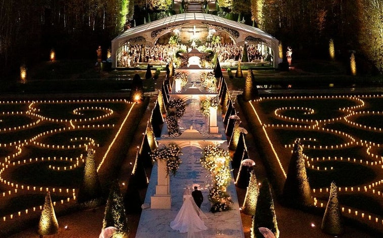 Imagen principal - La boda de Madelaine Brockway, la hija de un magnate del mundo de los automóviles, ha sido una de las más caras de 2023.