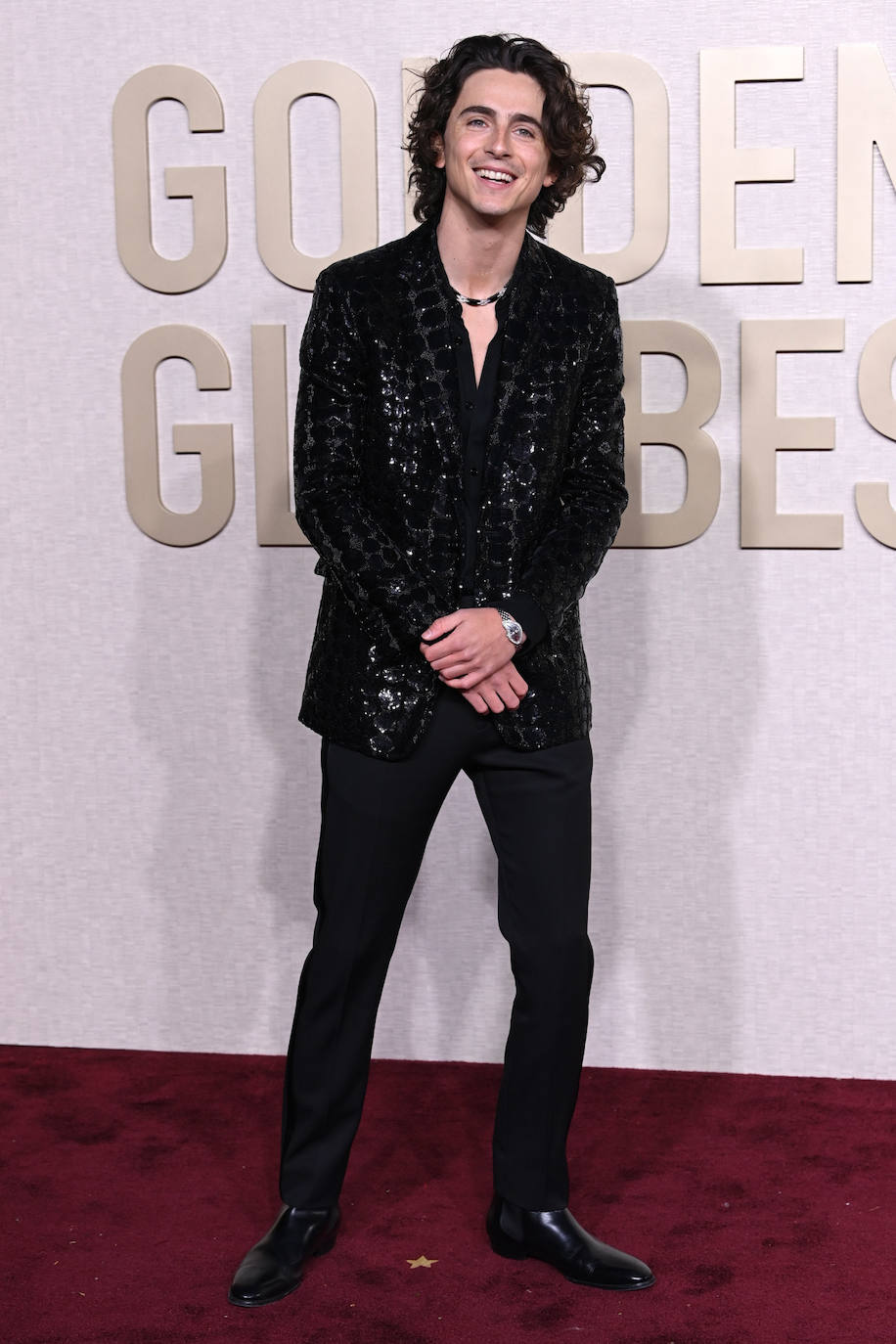 Timothée Chalamet con blazer glitter, fue uno de los más elegantes de la alfombra roja. 