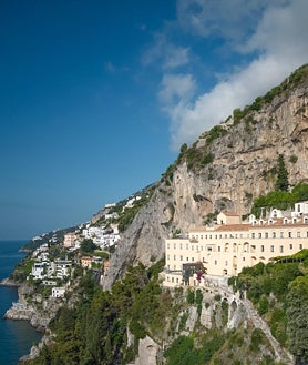 Imagen secundaria 2 - Anantara Convento di Amalfi Grand hotel se abrió en mayo de 2023, construido sobre un antiguo convento capuchino, del que se conservan diversos espacios como el claustro o la iglesia. 