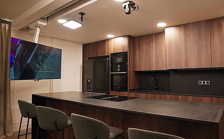 Imagen principal - Así es la casa del 'streamer' gallego Xokas