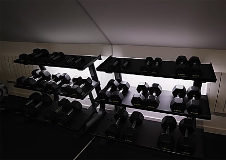 Imagen secundaria 1 - Así son el gimnasio y la terraza descubierta.