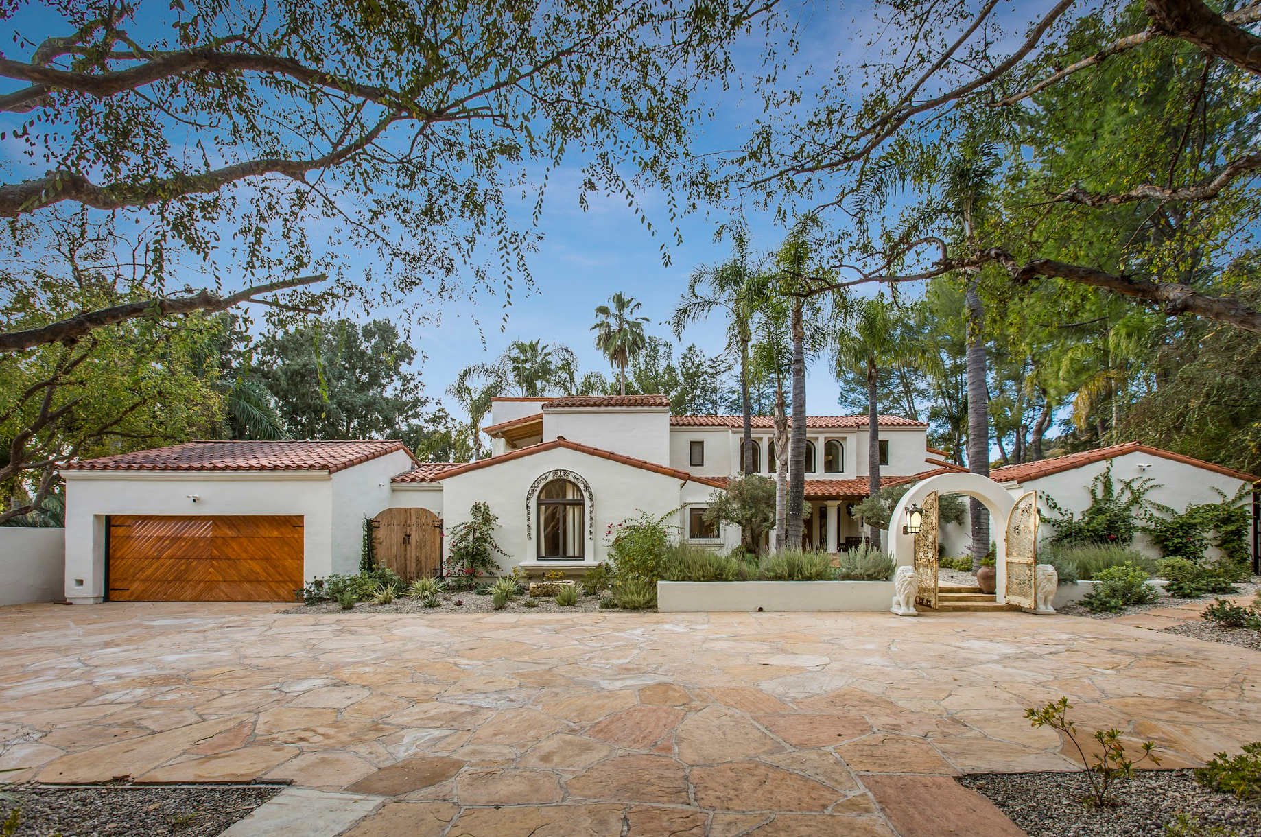 La vivienda que vende el piloto de Fórmula 1 está ubicada en Calabasas, una de las zonas con más celebrities de Los Ángeles 