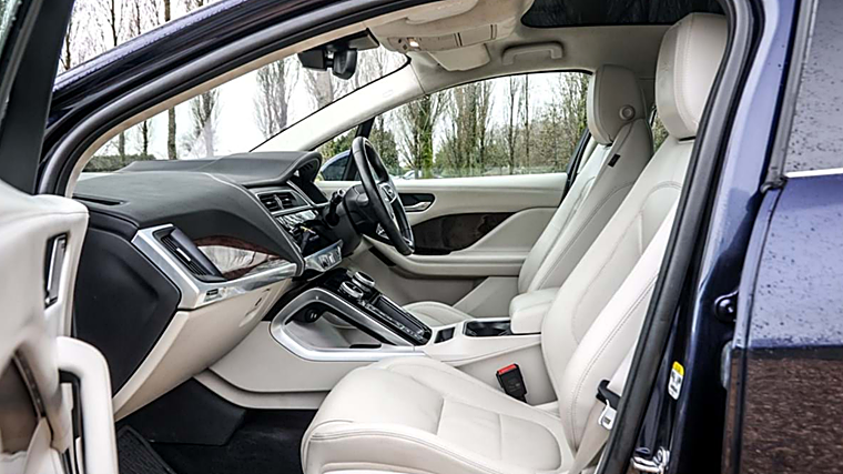 El vehículo presenta un estado de conservación impecable