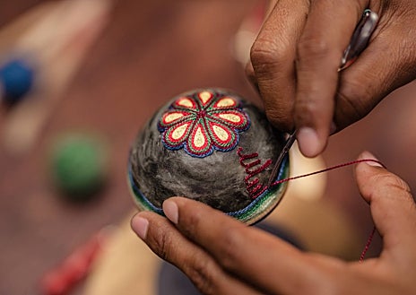Imagen secundaria 1 - Las botellas guardan la artesanía y toda la esencia del pueblo mexicano que las realiza