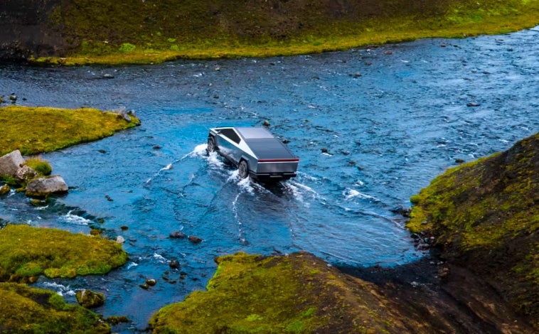 Imagen principal - Así es el coche de Kim Kardashian