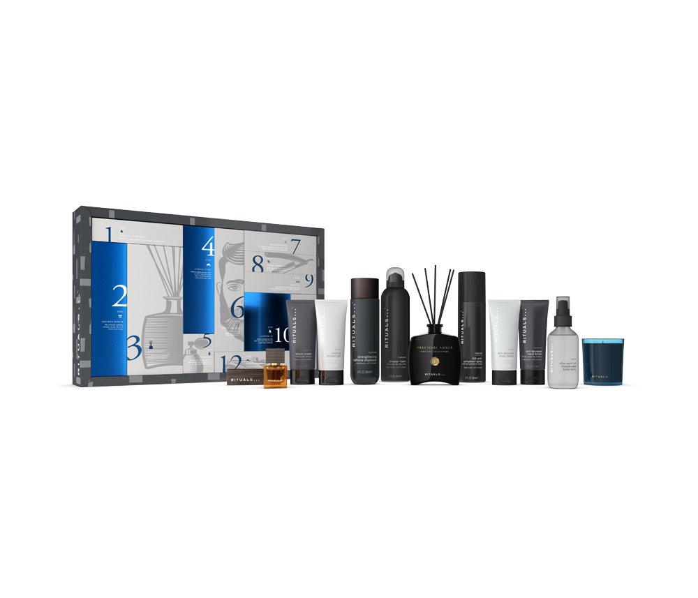 The Ultimate Men’s Gift Box de Rituals (89,90 euros). Un cofre que guarda 12 productos diseñados para cuidar la piel del hombre, desde la ducha de cada mañana, al perfume que marcará su sello personal. Champú, cremas y otros muchos productos para el cuidado personal y del hogar.