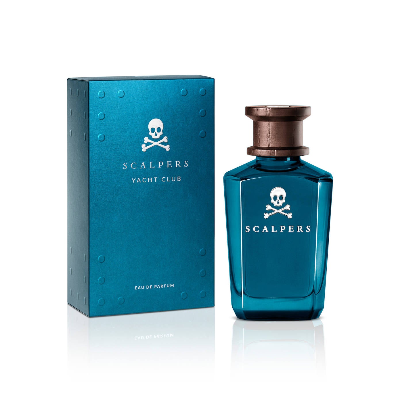 Yatch Club de Scalpers (79 euros). La nueva fragancia de la marca lleva la rebeldía implícita en sus raíces en una estimulante composición amaderada especiada marina con un 92% de ingredientes de origen natural. Un eau de parfum inspirado en la emoción de explorar el mundo a través del azul infinito. Esta fragancia amaderada especiada marina nos deja percibir los cítricos con tonos acuáticos fusionándose con notas de maderas flotantes y saladas.