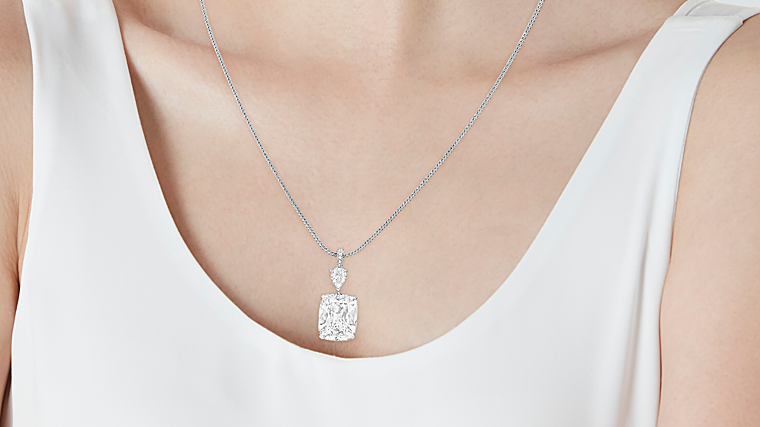 Collar de Cartier con diamante talla brillante cojín de 10.08 quilates