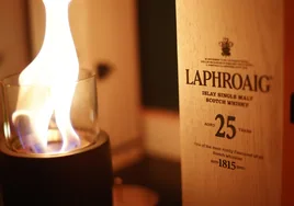 Así es el whisky Laphroaig, el favorito del rey de Inglaterra que llega a España este 2024