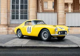 Un Ferrari de 1960 y los otros siete coches más caros de la Rétromobile 2024