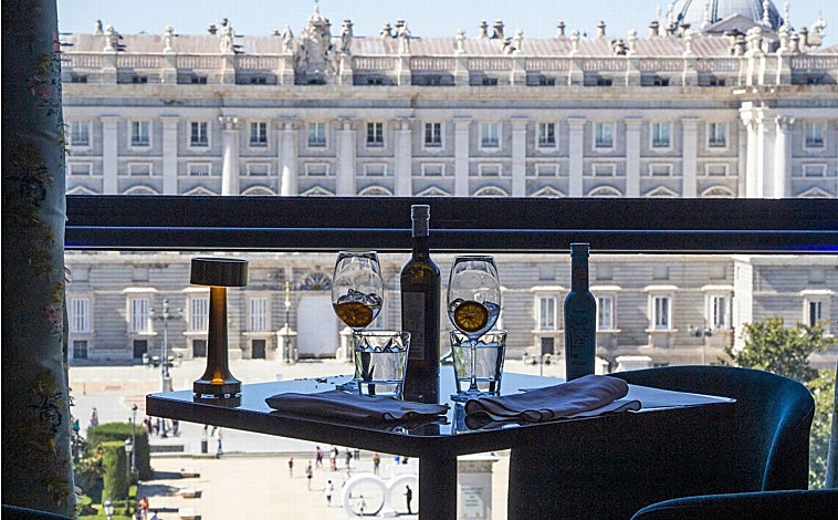 Imagen principal - El restaurante Papagena está ubicado en la sexta planta del edificio y cuenta con vistas al Palacio Real