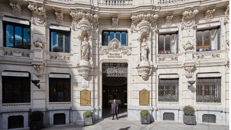 Uno de los accesos a Galería Canalejas
