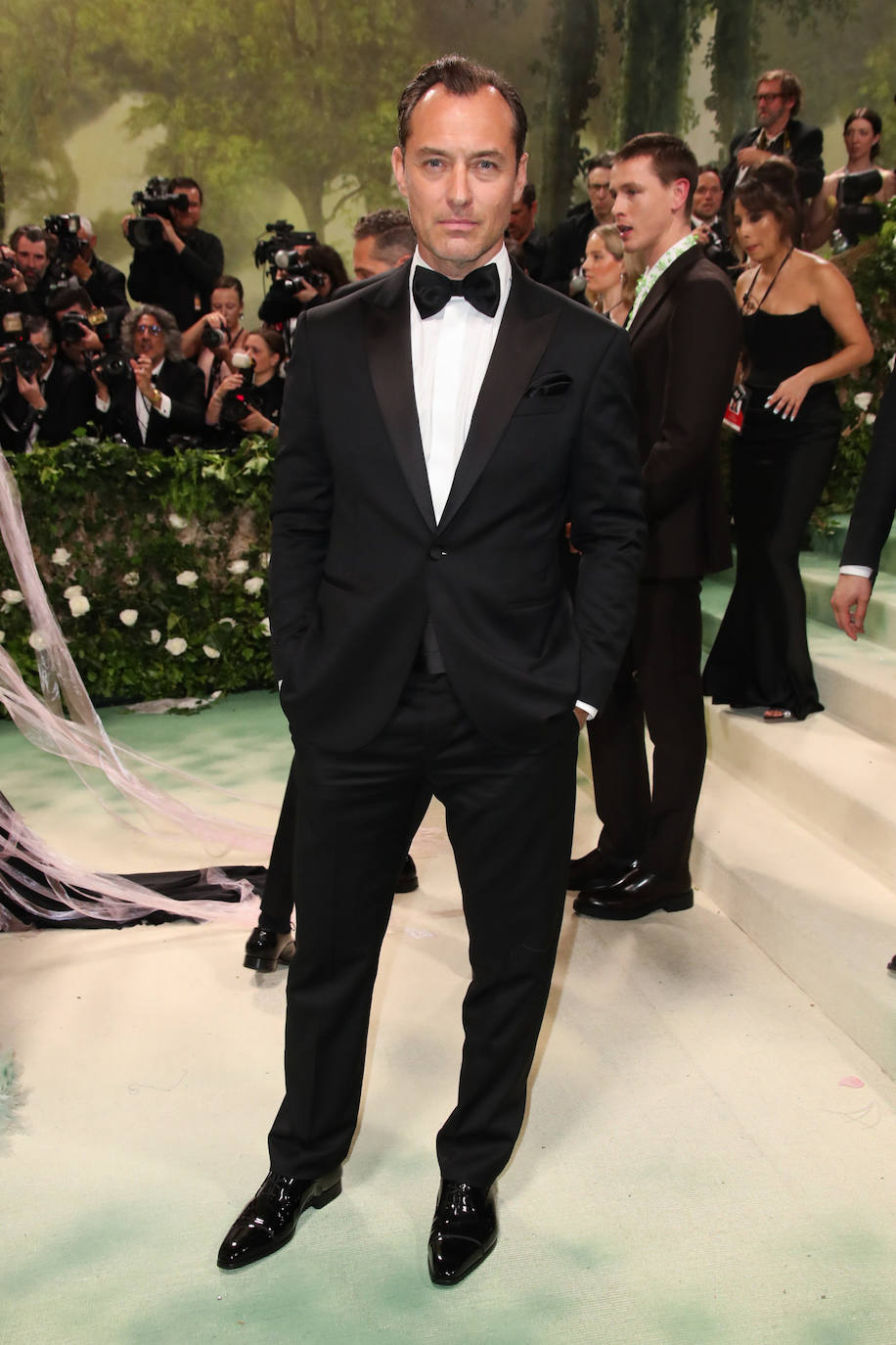 Jude Law de esmoquin. 