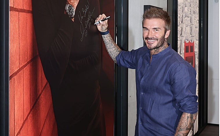 Imagen principal - Beckham inauguró en Barcelona la primera boutique monomarca de Tudor en España