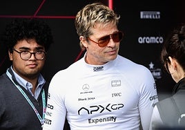 Brad Pitt y Keanu Reeves, unidos por el corte de pelo que rejuvenece a los 60 años