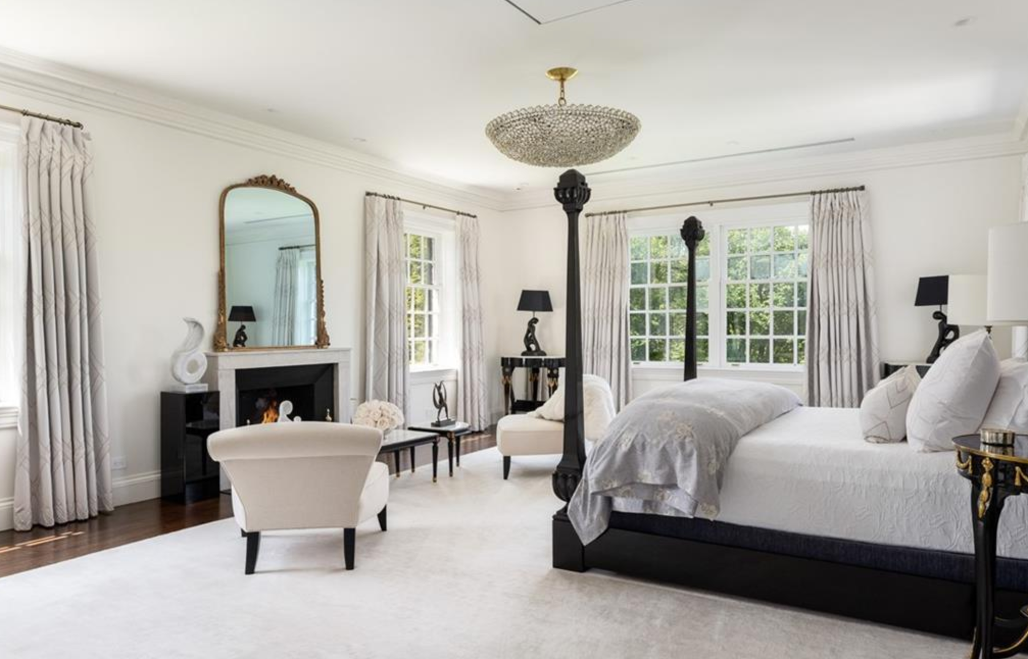 La vivienda dispone de ocho dormitorios en suite, diez cuartos de baño completos y dos aseos