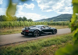 Del castillo de Bugatti a la sala de fiestas de Bentley: así son las experiencias superexclusivas de las marcas de coche más lujosas