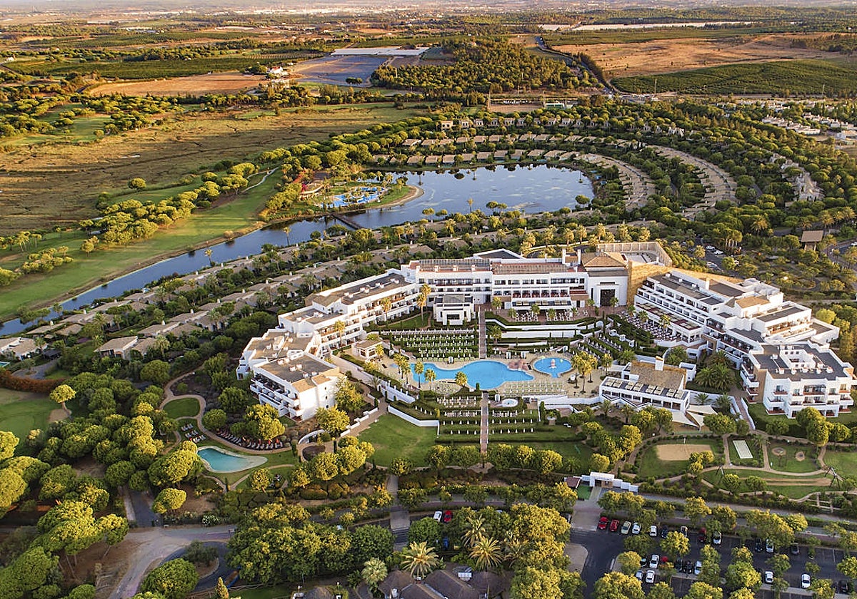 Vista aérea del hotel Fuerte El Rompido, medalla de oro en sostenibilidad