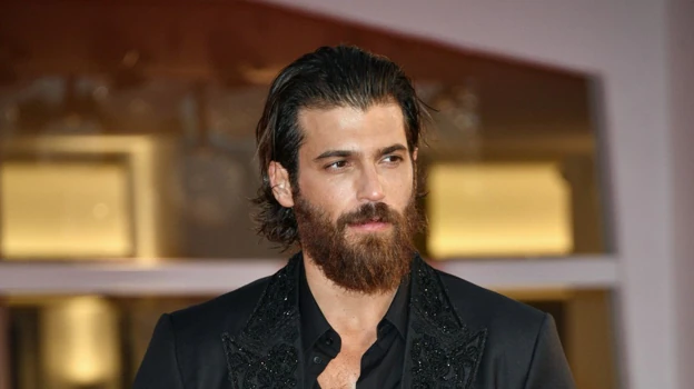 Before image - Can Yaman is faithful to long hair.