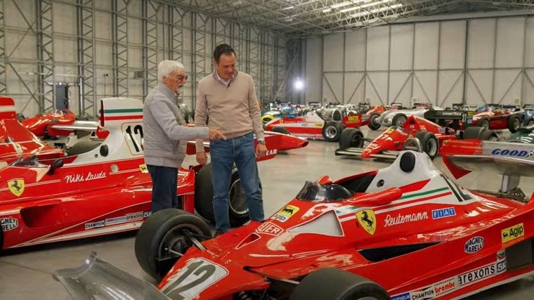 Ecclestone junto a Tom Hartley