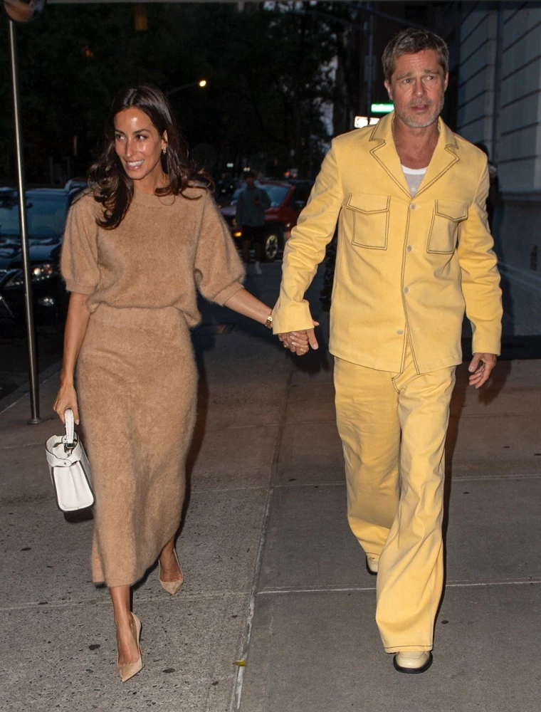 Brad Pitt, in a striking yellow suit, and his girlfriend Inés Ramón.