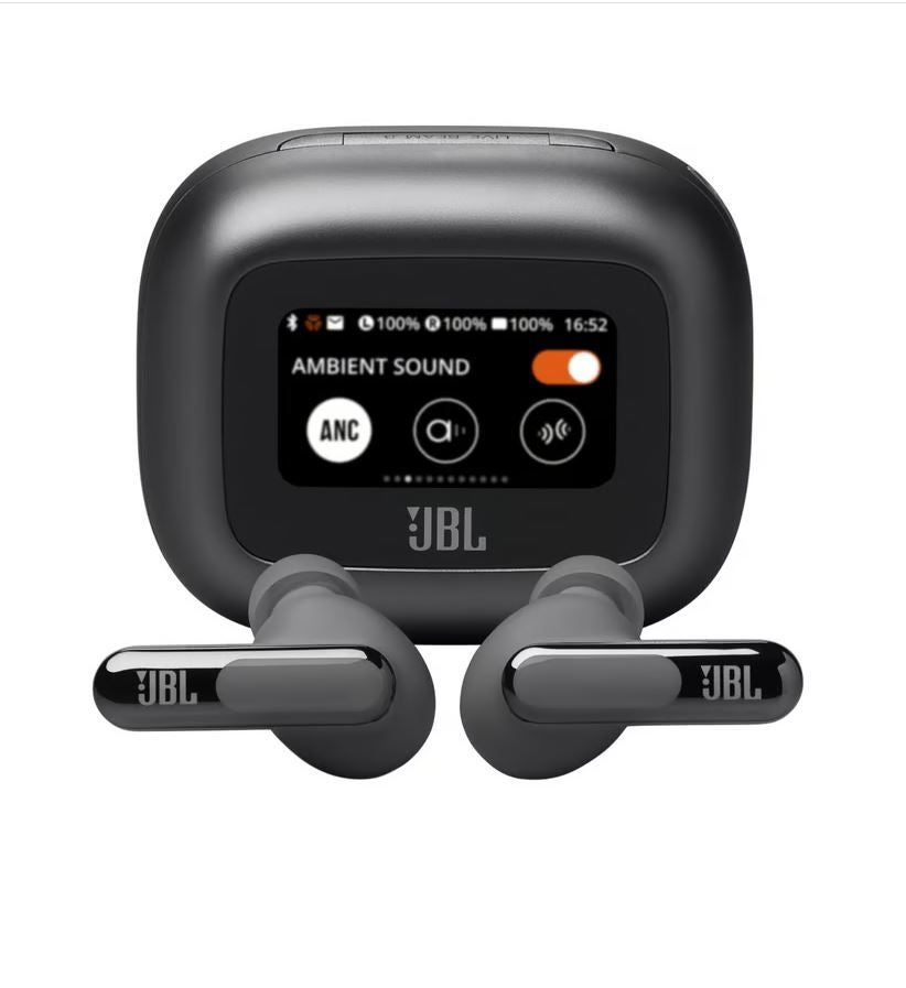 Los auriculares inalámbricos JBL Live Beam 3 son una de las últimas novedades de la marca JBL. Con hasta 40 horas de reproducción, este dispositivo incorpora la llamativa novedad de incluir una caja de carga con pantalla en la que reproducir imágenes y manejar el dispositivo. Cuentan con cancelación de ruido adaptable True Adaptativo y seis micrófonos que detectan el ruido. Gracias a estos elementos, podrás eliminar todas las distracciones al escuchar música o responder llamadas. Precio: 193 euros