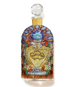 Imagen secundaria 2 - El emblemático perfume Shalimar de Guerlain se ofrece esta Navidad en un bote decorado con cientos de cristales de Swarovski de colores, una obra de arte hecha a mano. Solo hay 58 unidades y cuestan 18.000 euros. 