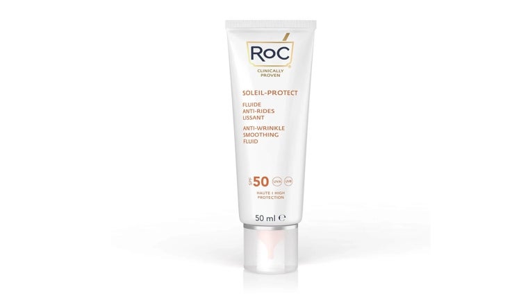 Protector solar anti-arrugas SPF 50 de Roc (26,90 euros). Reduce visiblemente las arrugas, protege y mejora el aspecto joven de la piel. Una textura fluida ultraligera, que penetra rápidamente y no deja residuos blancos.