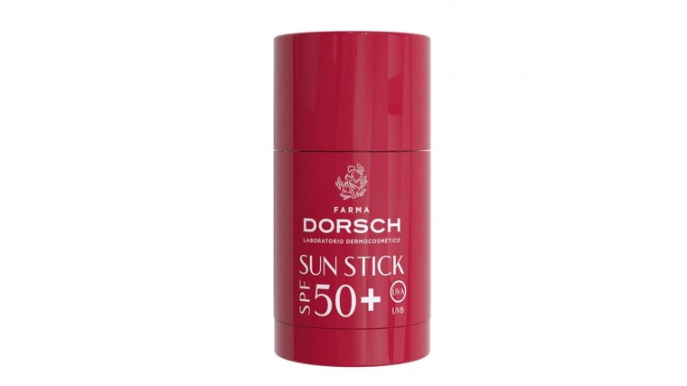 Sun Stick Spf 50+ de Farma Dorsch (29,90 euros). Protector solar en stick que ofrece muy alta protección, a la vez que hidrata la piel. Acabado mate y transparente, ideal para llevar en el bolsillo.