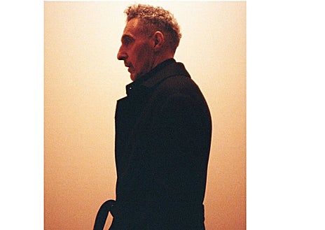 Imagen secundaria 1 - Fotos del actor John Turturro para Zegna