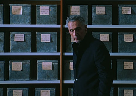 Imagen secundaria 1 - Imágenes de John Turturro en el corto para Zegna