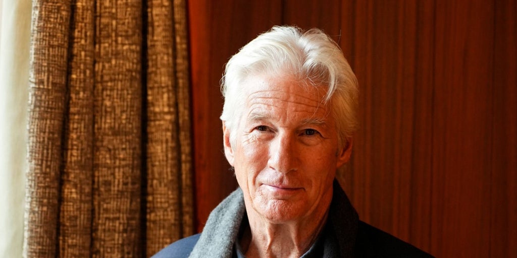 Envejecer como Richard Gere, el galán de 75 años que recibe el Goya Internacional 2025