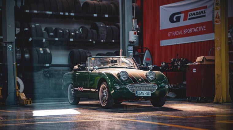 Uno de los coches clásicos en el taller