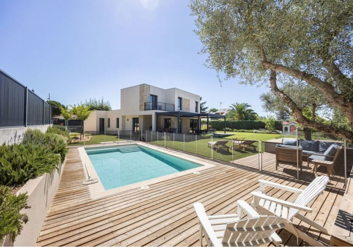 Así es el lujoso chalet de Boadill del monte que ha puesto a la venta la compañía John Taylor