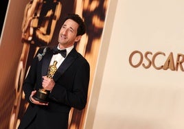 Adrien Brody: el castillo, los coches y el complemento de lujo que marcan la diferencia en el estilo del ganador del Oscar