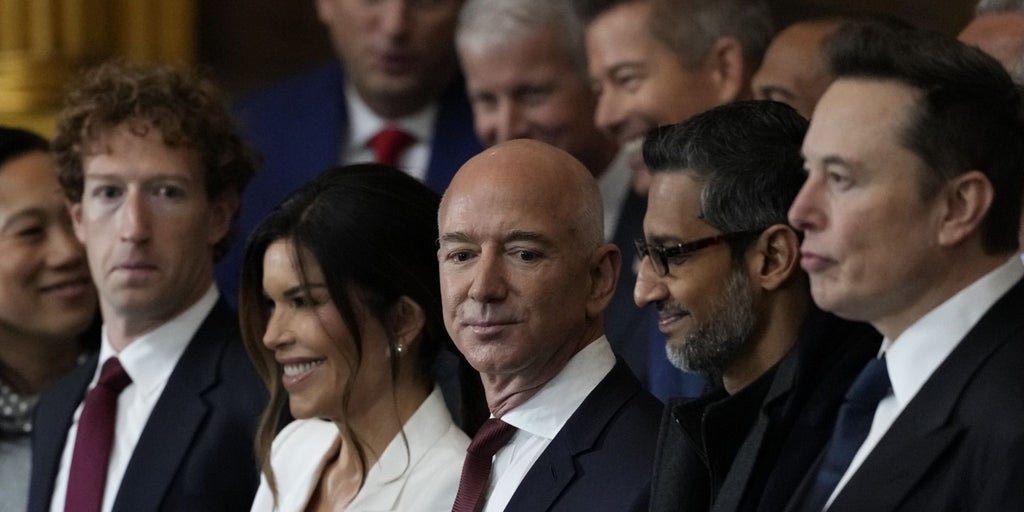 Quiénes son y cuánto dinero tienen los diez hombres más ricos del mundo en 2025