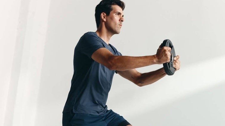 Tres rutinas rápidas de entrenamiento de fuerza y relajación que puedes hacer hasta en la oficina