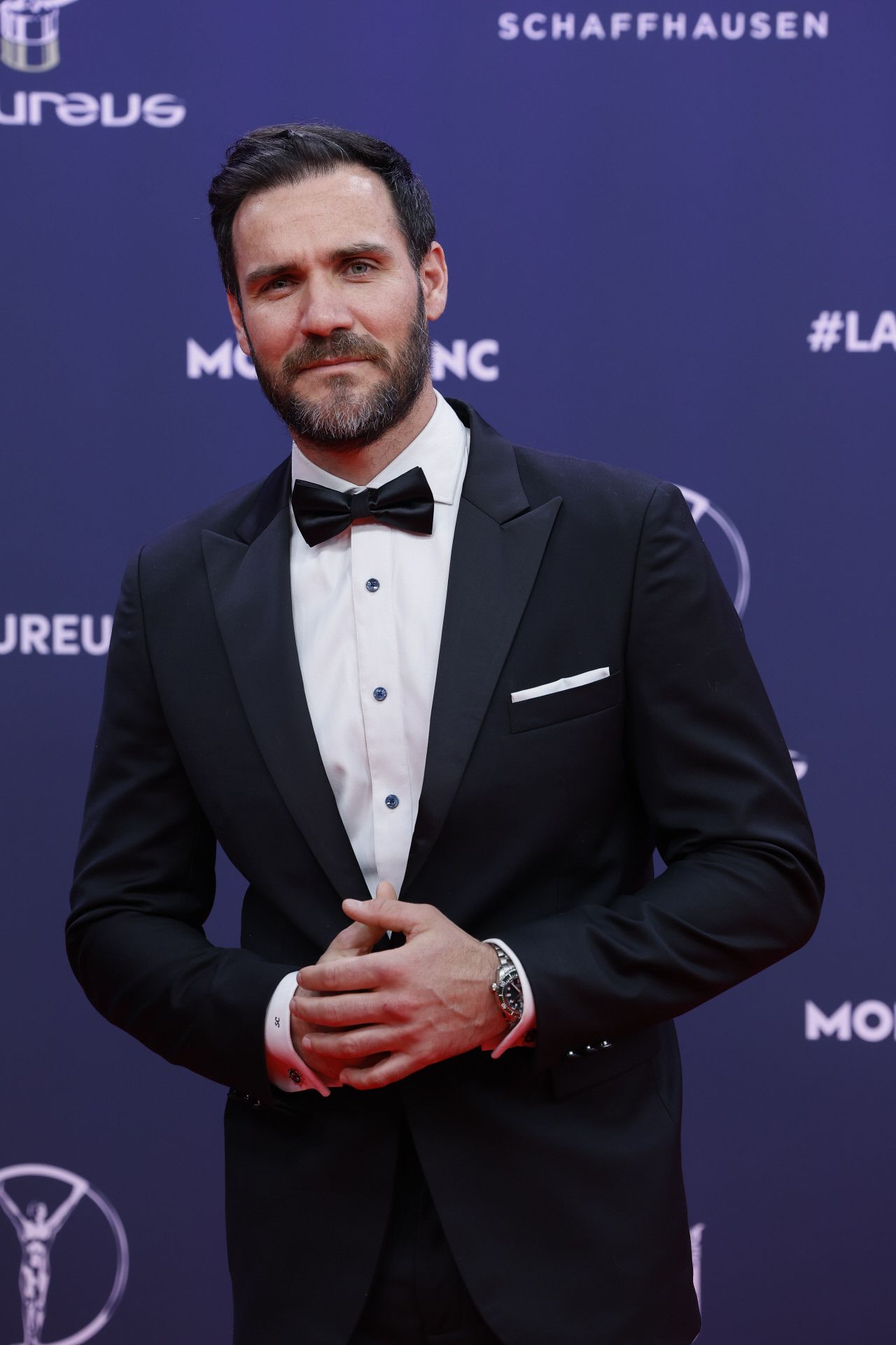 Saul Craviotto fue uno de los más elegantes con un impecable esmoquin con pajarita, y un reloj de Seiko, marca de la que es embajador. 