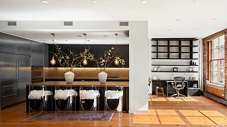 La vivienda es de estilo industrial pero con una decoración moderna y elegante