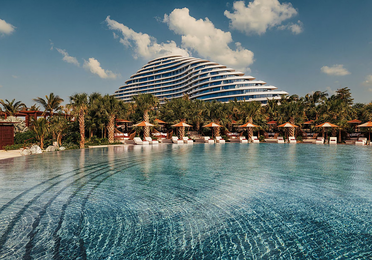 Así es el nuevo hotel de lujo del sello Jumeirah cuyo edificio parece un yate