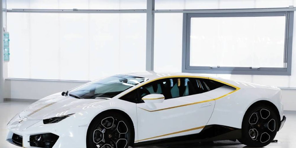 El Lamborghini personalizado del Papa Francisco que un empresario murciano compró por 810.000 euros