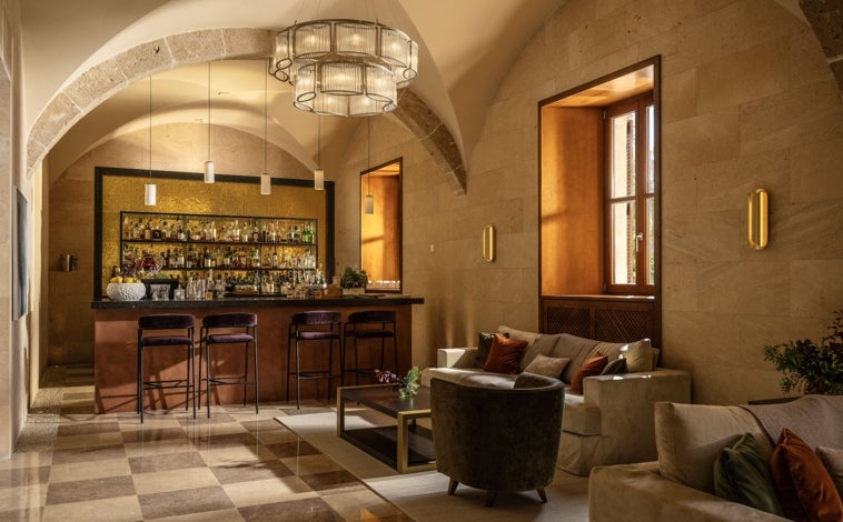Main image - Bar, pool, spa and various outdoor activities are some of the hotel's leisure options.