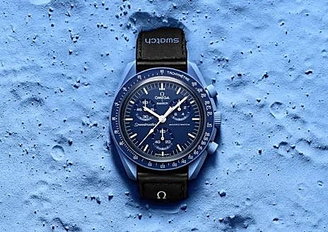 Imagen secundaria 1 - Detalles del reloj Swatch x Omega de José Luis Martínez-Almeida