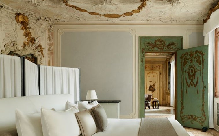 Main image - From 2,700 euros a night and filled with works of art: the Venice hotel where Jeff Bezos and Lauren Sánchez are staying before their wedding