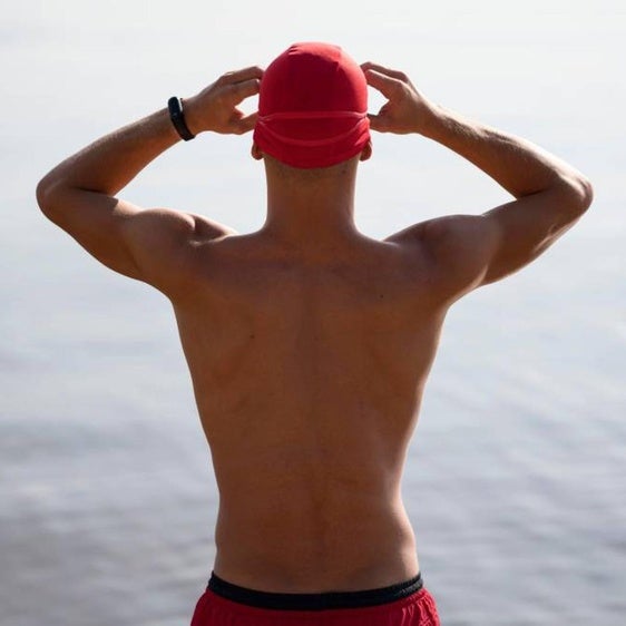 Deporte y verano: beneficios de nadar en el mar, entrenar en el agua y correr en la playa