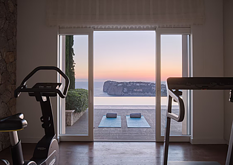 Imagen secundaria 1 - La villa cuenta con muchas instalaciones como bodega, gimnasio o un spa con sauna