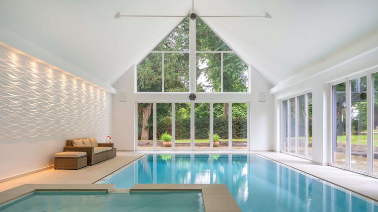 Imagen del spa acristalado anexo a la vivienda