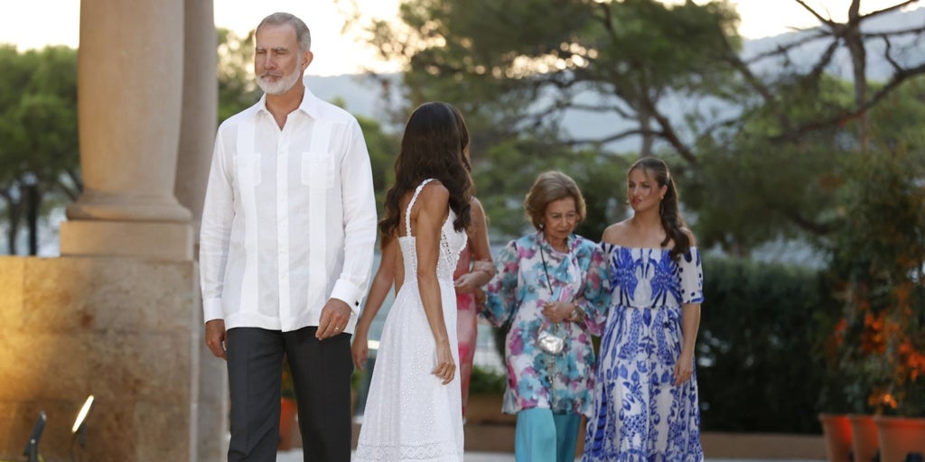 Mallorca Men’s Fashion: The Season’s Hottest Garment